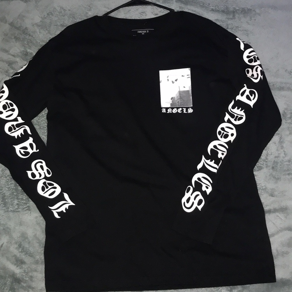 Graphic angels tee